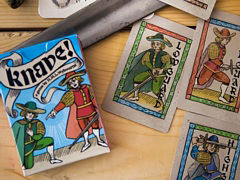 リズムに乗って戦う剣術カードゲームがクラファン中。3つの構えを使い分け，相手の手の内を読みつつ，自分の勝ちも見逃さないように戦う