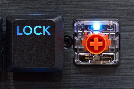 画像ギャラリー No.008のサムネイル画像 / 薄型キーの10キーレスワイヤレスキーボード「G915 X LIGHTSPEED TKL」。正当進化を遂げたロープロファイル勢のアイドルだ