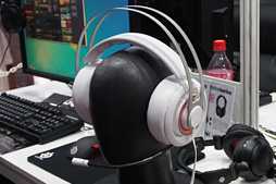 TGS 2013SteelSeries˵סΥ꡼ȯͽΥإåɥåȡSiberia Eliteפȡ9HפޤޤȥåƤߤ