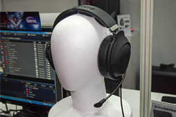 TGS 2013SteelSeries˵סΥ꡼ȯͽΥإåɥåȡSiberia Eliteפȡ9HפޤޤȥåƤߤ