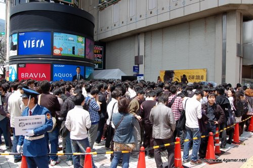 画像ギャラリー No.019のサムネイル画像 / 小島秀夫監督が世界を回る！　「メタルギア」シリーズ最新作の発売を記念してスタートした「METAL GEAR SOLID PEACE WALKER WORLD TOUR 2010」初日の模様をレポート