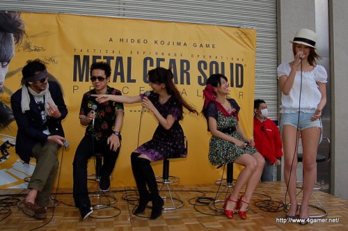 画像ギャラリー No.035のサムネイル画像 / 小島秀夫監督が世界を回る！　「メタルギア」シリーズ最新作の発売を記念してスタートした「METAL GEAR SOLID PEACE WALKER WORLD TOUR 2010」初日の模様をレポート