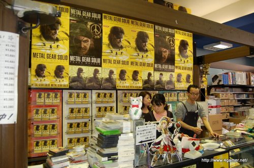 画像ギャラリー No.042のサムネイル画像 / 小島秀夫監督が世界を回る！　「メタルギア」シリーズ最新作の発売を記念してスタートした「METAL GEAR SOLID PEACE WALKER WORLD TOUR 2010」初日の模様をレポート
