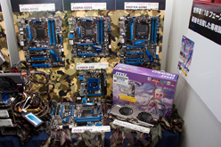 2011 AKIBA PC-DIY EXPO ƤοءפšRewrite׻ͤΡPCɤ򻣱ƤƤ