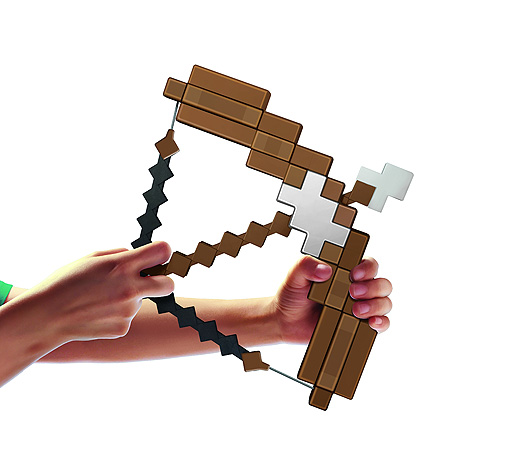 画像集#005のサムネイル/「Minecraft」より，ダイヤモンドの剣，エンチャントされたツルハシ，弓矢がおもちゃに。弓矢はサウンドも再現