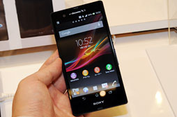 ɥ⡤Xperia Zפ2MEDIASʤ2013ǯեǥ륹ޡȥե֥åȤȯɽܥǥäȻȤäƤߤ 