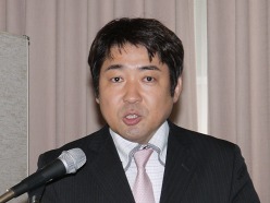 画像ギャラリー No.002のサムネイル画像 / 介護の世界を身近なものに。「介護ナビDS」，介護応援サポーターの岡本夏生さんもハイレグ水着姿で登場したプレス向け発表会レポート