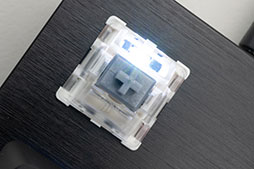 画像集 No.004のサムネイル画像 / 【PR】Corsairの新キーボード「K60 PRO TKL OPX」は，日本で人気の10キーレスに高速入力の光学式キースイッチを組み合わせた魅力的な製品だ