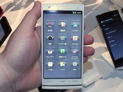 ܤϡHTC J ONEפȡXperia ULסKDDI2013ǯƥǥΥޡȥե4ʤȯɽ