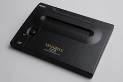 画像ギャラリー No.026のサムネイル画像 / ネオジオを現代に蘇らせる「NEOGEO X」は買いか。使い勝手からその正体まで徹底解剖