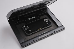 画像ギャラリー No.028のサムネイル画像 / ネオジオを現代に蘇らせる「NEOGEO X」は買いか。使い勝手からその正体まで徹底解剖