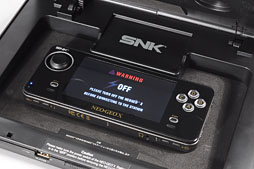 画像ギャラリー No.052のサムネイル画像 / ネオジオを現代に蘇らせる「NEOGEO X」は買いか。使い勝手からその正体まで徹底解剖