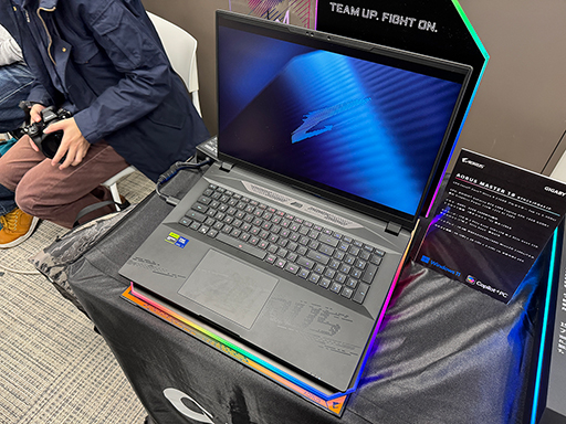 画像ギャラリー No.002のサムネイル画像 / GeForce RTX 5070搭載のゲーマー向けノートPCや500Hz表示対応ディスプレイなどGIGABYTEが新製品を紹介