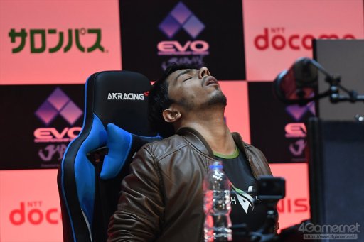 EVO Japanϼ̿ȶ˿֤Day3ϥݡȤޤȤᡣŴ7ס֥V AEפʤ4η辡Ԥ졤3֤ˤ錄Ʈ夹