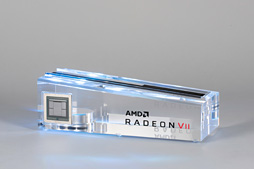 画像集 No.017のサムネイル画像 / 「Radeon VII」到着。7nm世代初のコンシューマ向けGPU搭載カード