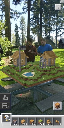 画像集 No.015のサムネイル画像 / ［E3 2019］現実世界で作って遊んで共有できる「Minecraft Earth」の体験セッションをレポート