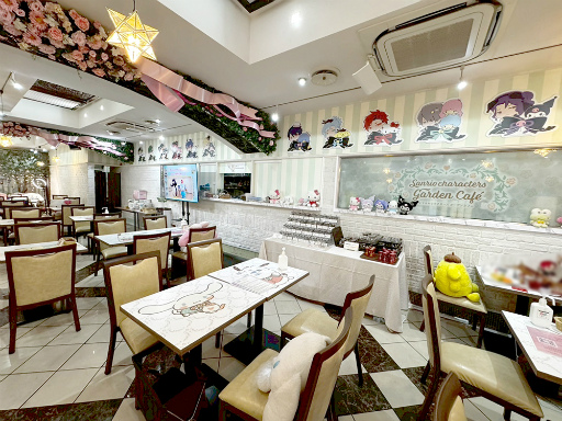 画像ギャラリー No.001のサムネイル画像 / ブラスタ×サンリオの夢のコラボカフェ開催中! ハローキティが推しキャストの誕生日をお祝い