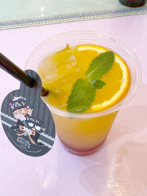 画像ギャラリー No.009のサムネイル画像 / ブラスタ×サンリオの夢のコラボカフェ開催中! ハローキティが推しキャストの誕生日をお祝い