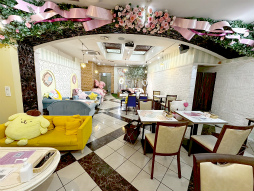 画像ギャラリー No.013のサムネイル画像 / ブラスタ×サンリオの夢のコラボカフェ開催中! ハローキティが推しキャストの誕生日をお祝い