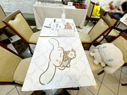 画像ギャラリー No.014のサムネイル画像 / ブラスタ×サンリオの夢のコラボカフェ開催中! ハローキティが推しキャストの誕生日をお祝い