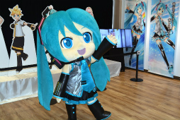 ߥ衼⤪ˤ˶Ĥʡˡֽ鲻ߥ Project DIVA10ǯŸΥǥݡ