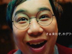 果てしない魔法の旅へ。「ホグワーツ・レガシー」霜降り明星せいやさんが出演する日本版CM映像を公開