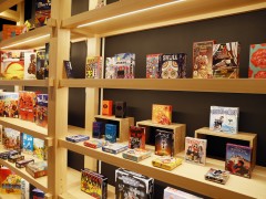 大阪・なんばにオープンした“ボードゲームホテル”ってどんな場所？　ボドゲファンの夢が詰まったその内側を写真と共に紹介
