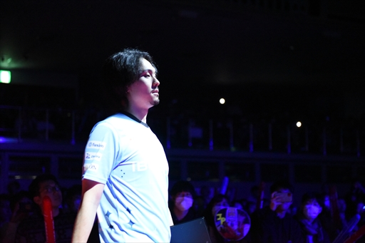 画像ギャラリー No.008のサムネイル画像 / 「カプコンカップ11」決勝大会レポート。翔選手がチリの新星Blaz選手を打ち倒し,「ストリートファイター6」世界最強の座に輝く