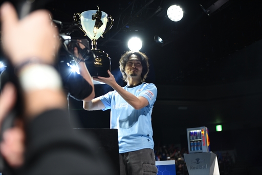 画像ギャラリー No.015のサムネイル画像 / 「カプコンカップ11」決勝大会レポート。翔選手がチリの新星Blaz選手を打ち倒し,「ストリートファイター6」世界最強の座に輝く