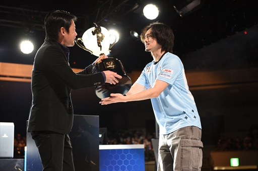 画像ギャラリー No.017のサムネイル画像 / 「カプコンカップ11」決勝大会レポート。翔選手がチリの新星Blaz選手を打ち倒し,「ストリートファイター6」世界最強の座に輝く