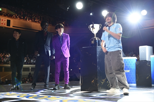 画像ギャラリー No.018のサムネイル画像 / 「カプコンカップ11」決勝大会レポート。翔選手がチリの新星Blaz選手を打ち倒し,「ストリートファイター6」世界最強の座に輝く