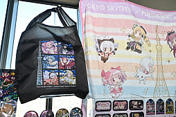 画像ギャラリー No.034のサムネイル画像 / 「東京スカイツリー×魔法少女まどか☆マギカ 月夜のワルツ」内覧会レポート。ソラカラちゃんは,鹿目まどかをイメージしたコスチュームに