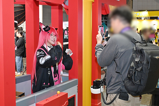 画像ギャラリー No.006のサムネイル画像 / 「ニコニコ超会議2026」に「NTE: Neverness to Everness」のブースが出展。ステージでは作中の機能を使ったレース大会や公式コスプレイヤーの撮影会も