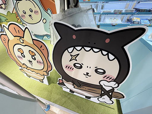 画像ギャラリー No.048のサムネイル画像 / 恐竜とアリスなちいかわたちがやってきた！ 「ちいかわぽけっと」公式グッズ第3弾が本日発売。池袋のPOP UP STOREをひと足先に見てきたゾーイ