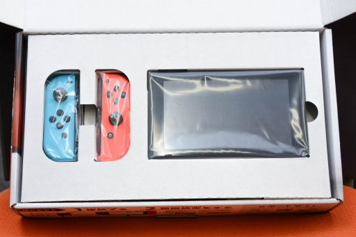 画像集 No.004のサムネイル画像 / 「Nintendo Switch」開封から初回セットアップまでの流れを写真付きで紹介