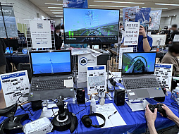 画像ギャラリー No.045のサムネイル画像 / 「東京ゲームダンジョン11」レポート(後編)。会場で遭遇したのは,無職の天使,人格移植,JK物理除霊と,クセ強で気になるあれこれ